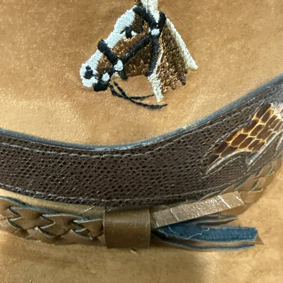 Wrangler Felt Cowboy Hat Embroidered Horse With Snake Skin Hat and 2nd Band - Picture 7 of 10